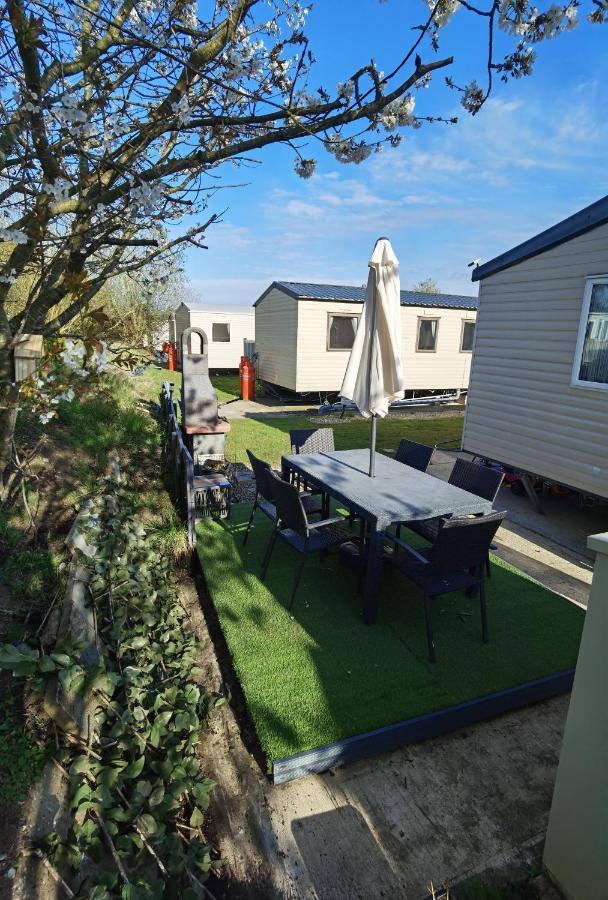 3 Bedroom Caravan With Hot Tub Tattershall Lakes Exterior foto