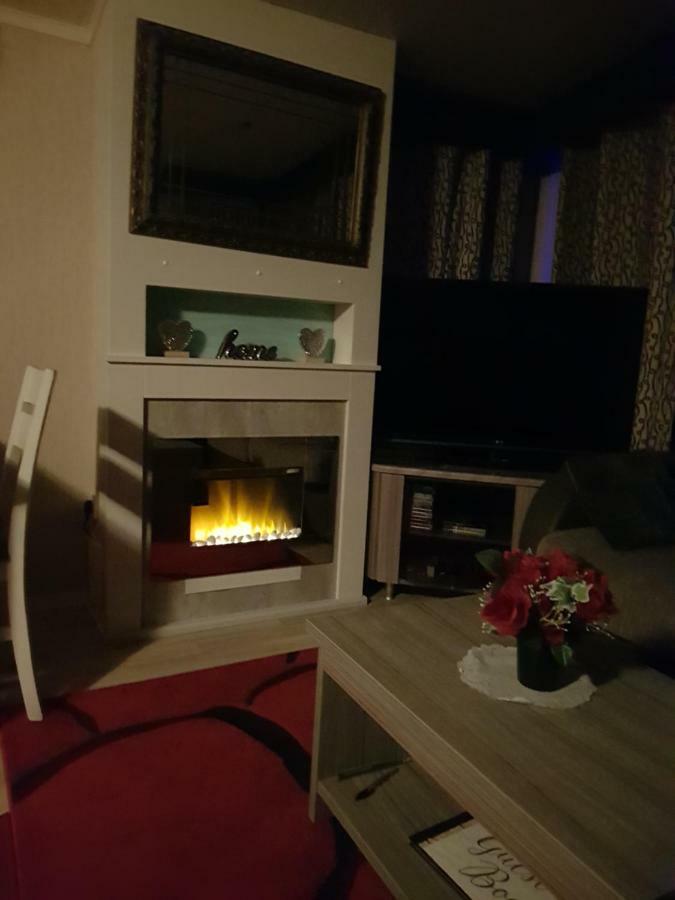 3 Bedroom Caravan With Hot Tub Tattershall Lakes Exterior foto