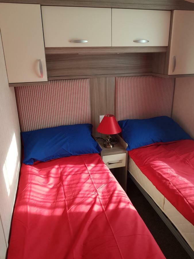 3 Bedroom Caravan With Hot Tub Tattershall Lakes Exterior foto